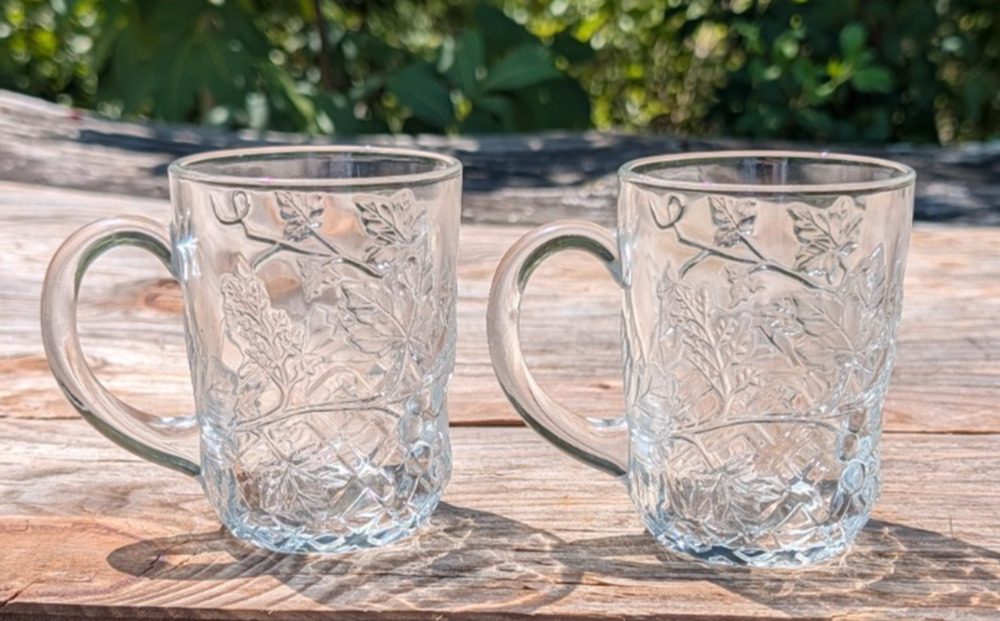 Cristal D'Arques Mallory Grape Vine Glass Mugs France 4 1/8" Set of 2